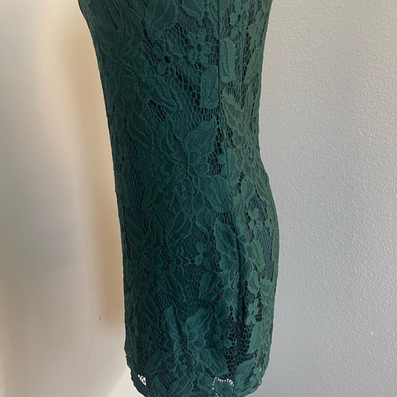 Womens Emerald green lace dress - Picture 10 of 11